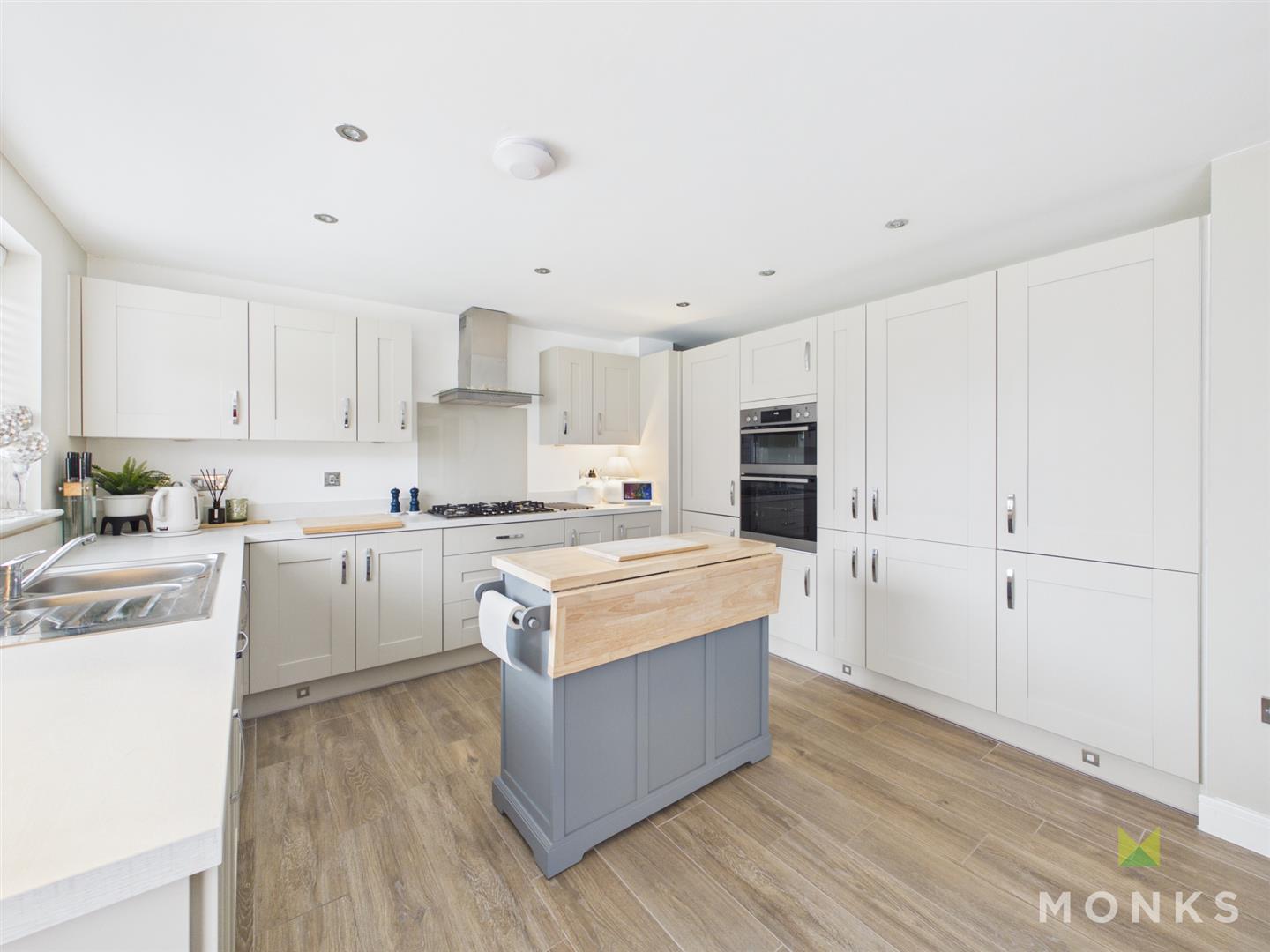 94 Holland Drive, Shrewsbury, SY2 5WA For Sale